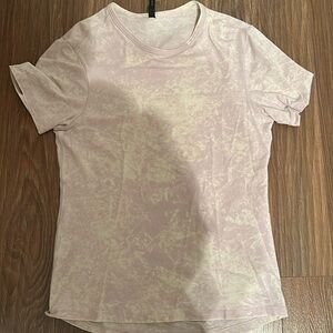 Men’s 5 year basic tee Lululemon size medium